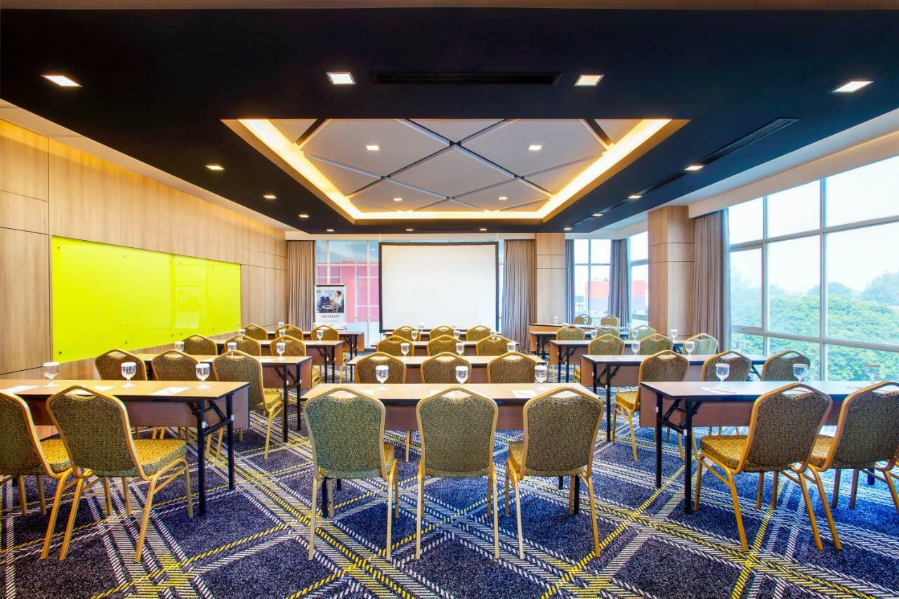 Ibis Styles Bekasi Jatibening Hotel Exterior photo